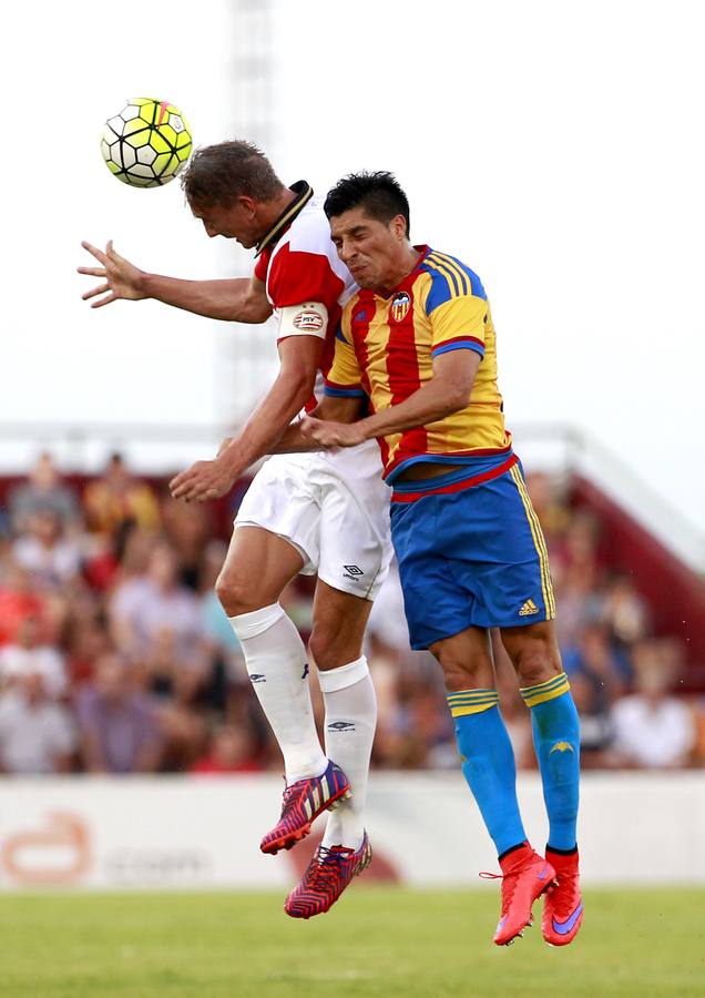 La victoria del Valencia en Alzira frente al PSV, en imágenes