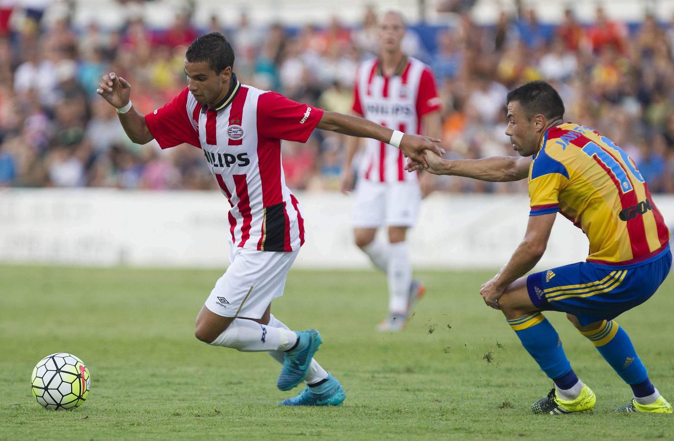 La victoria del Valencia en Alzira frente al PSV, en imágenes