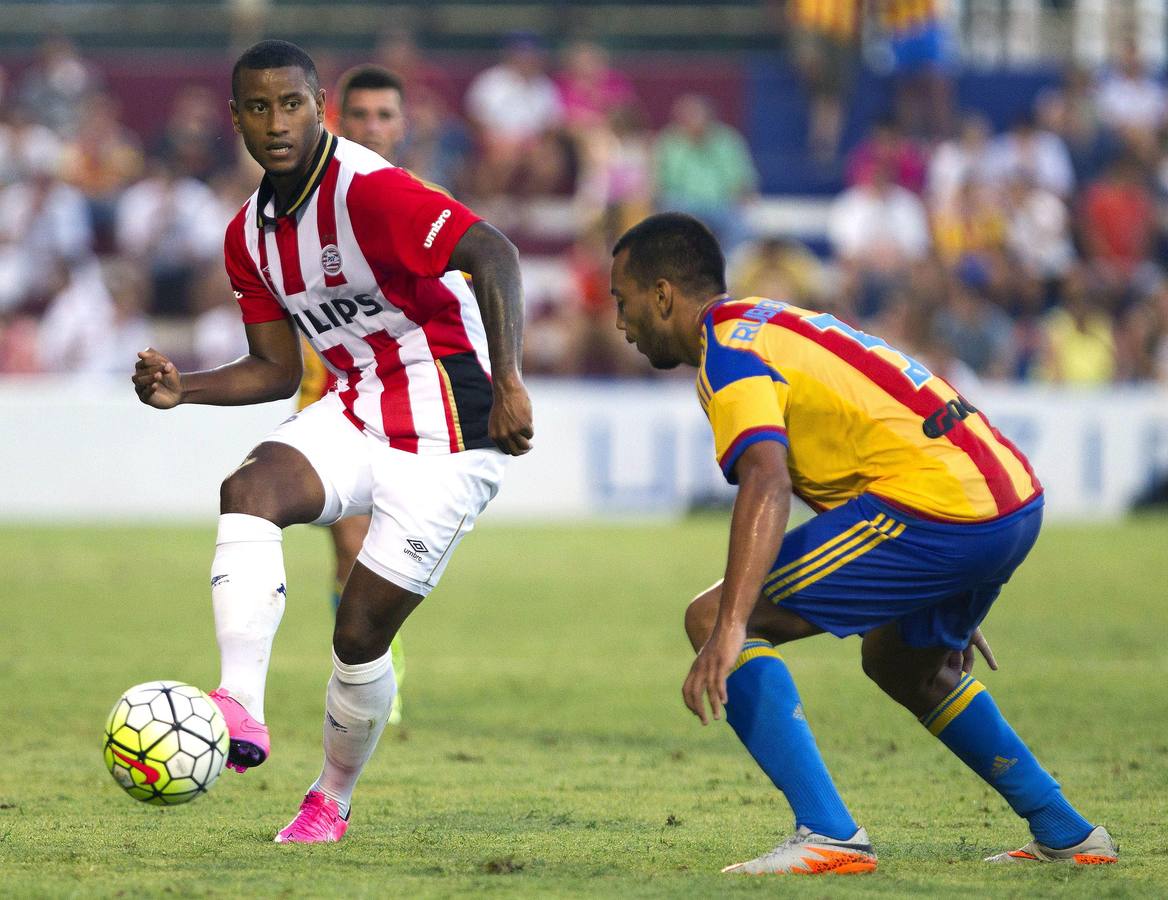 La victoria del Valencia en Alzira frente al PSV, en imágenes