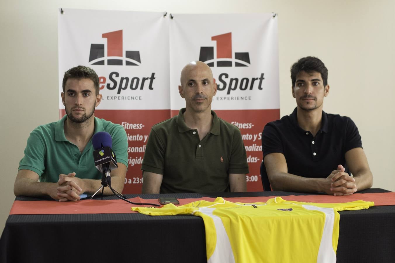 Presentación de los nuevos jugadores del Orihuela CF