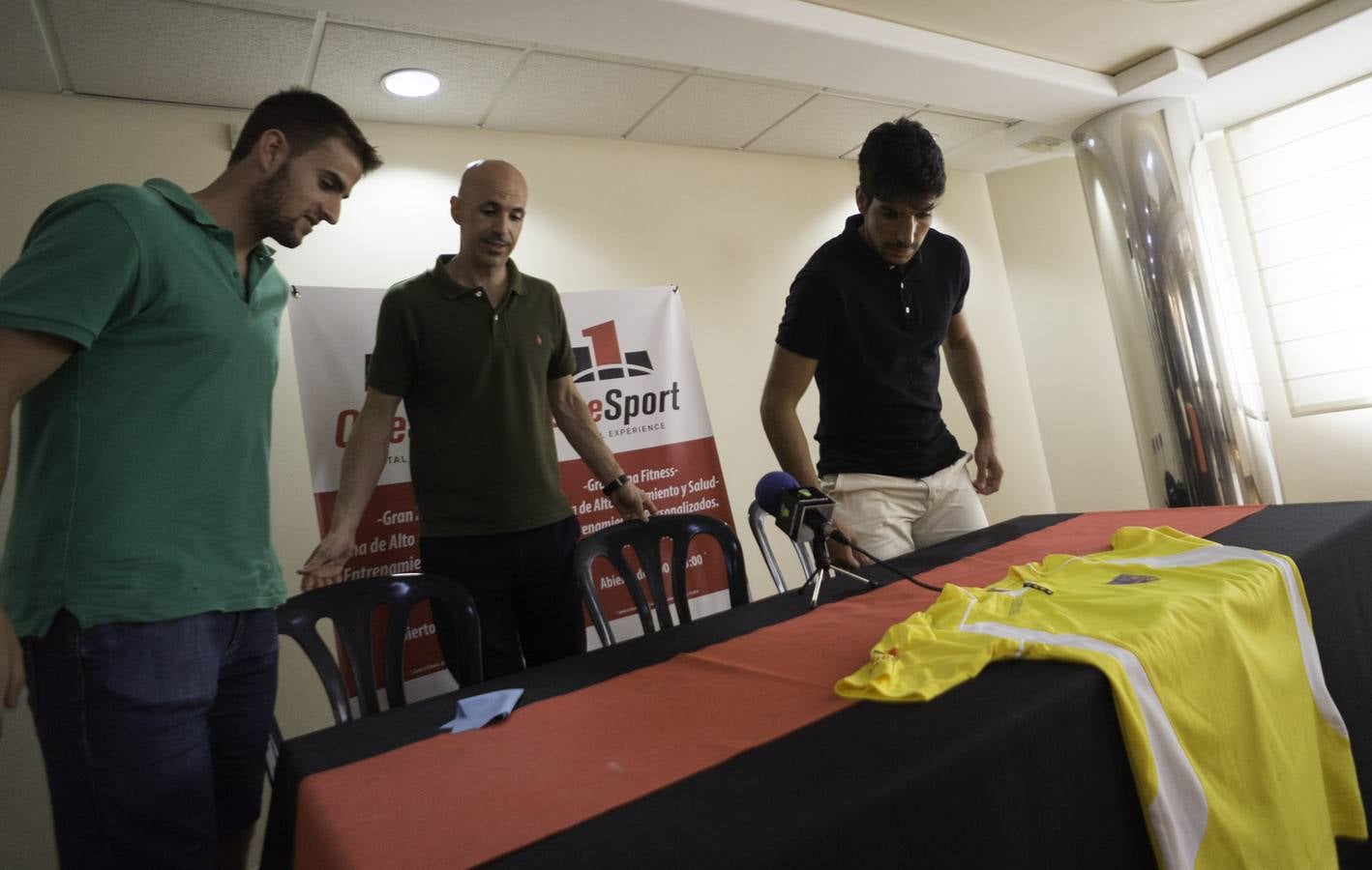 Presentación de los nuevos jugadores del Orihuela CF