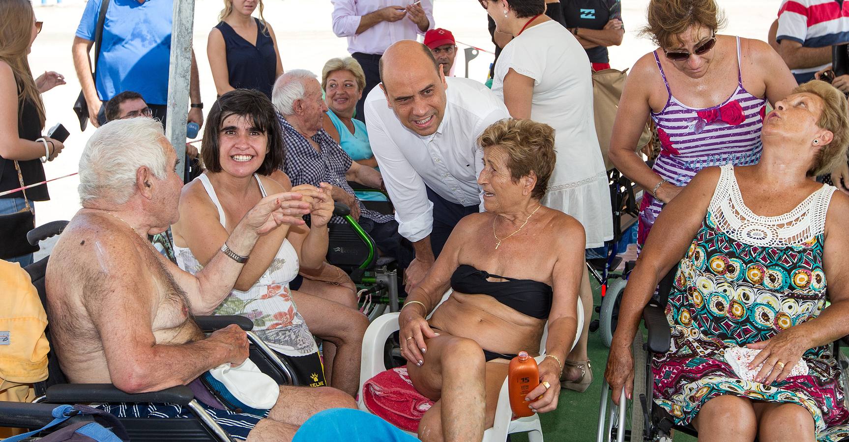 Echávarri visita la playa de San Juan