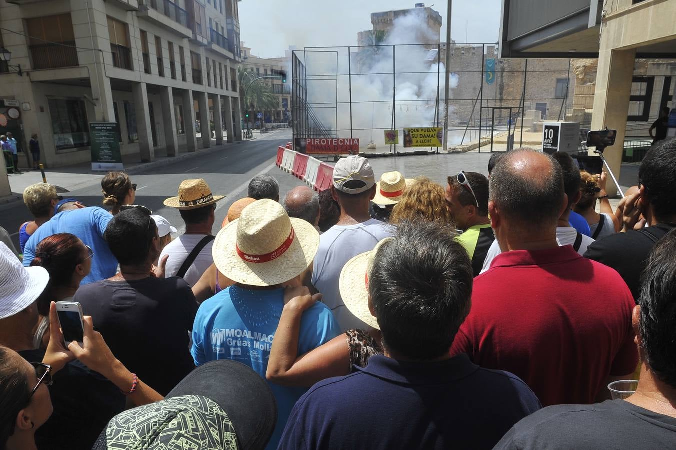 Apertura del racó municipal y mascletá de las Fiestas de Elche