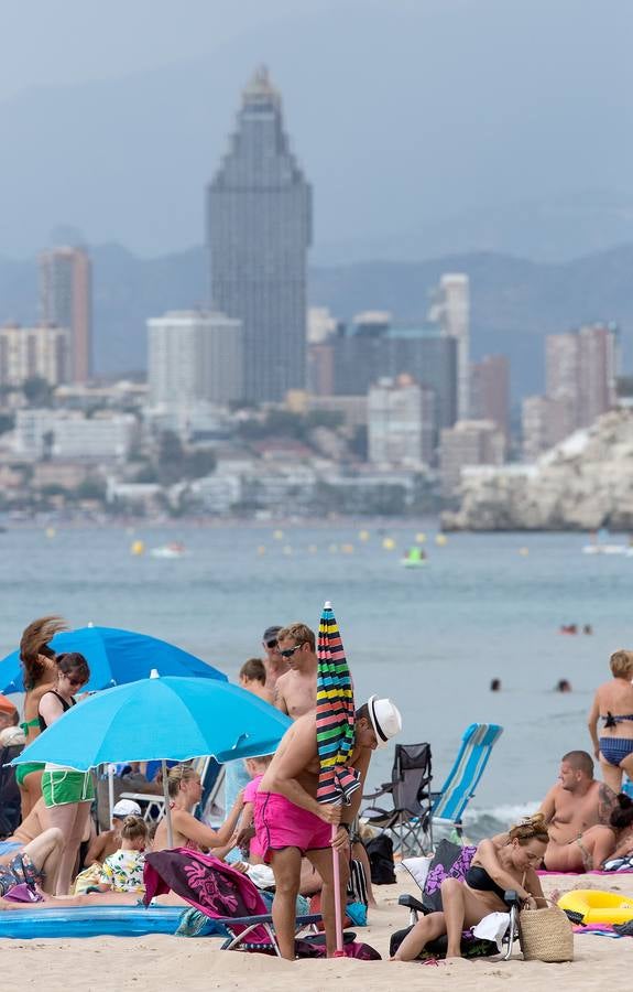 La playa de Benidorm, abarrotada