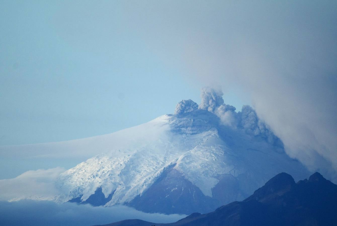 La expulsión de ceniza del Cotopaxi decontinúa
