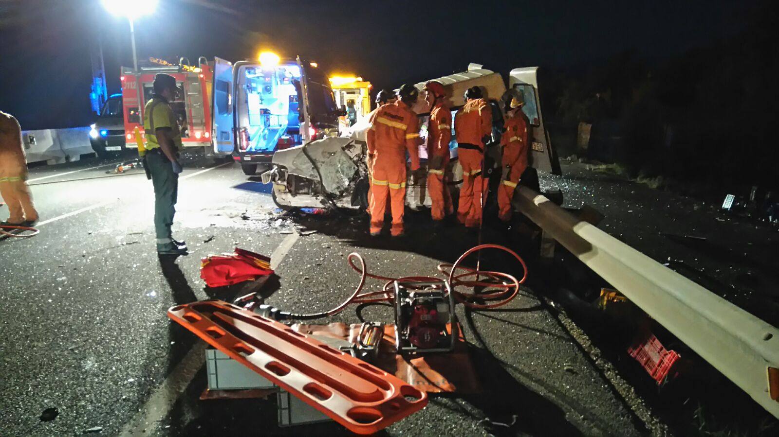 Dos muertos y cinco heridos tras el choque de tres vehículos en Cullera