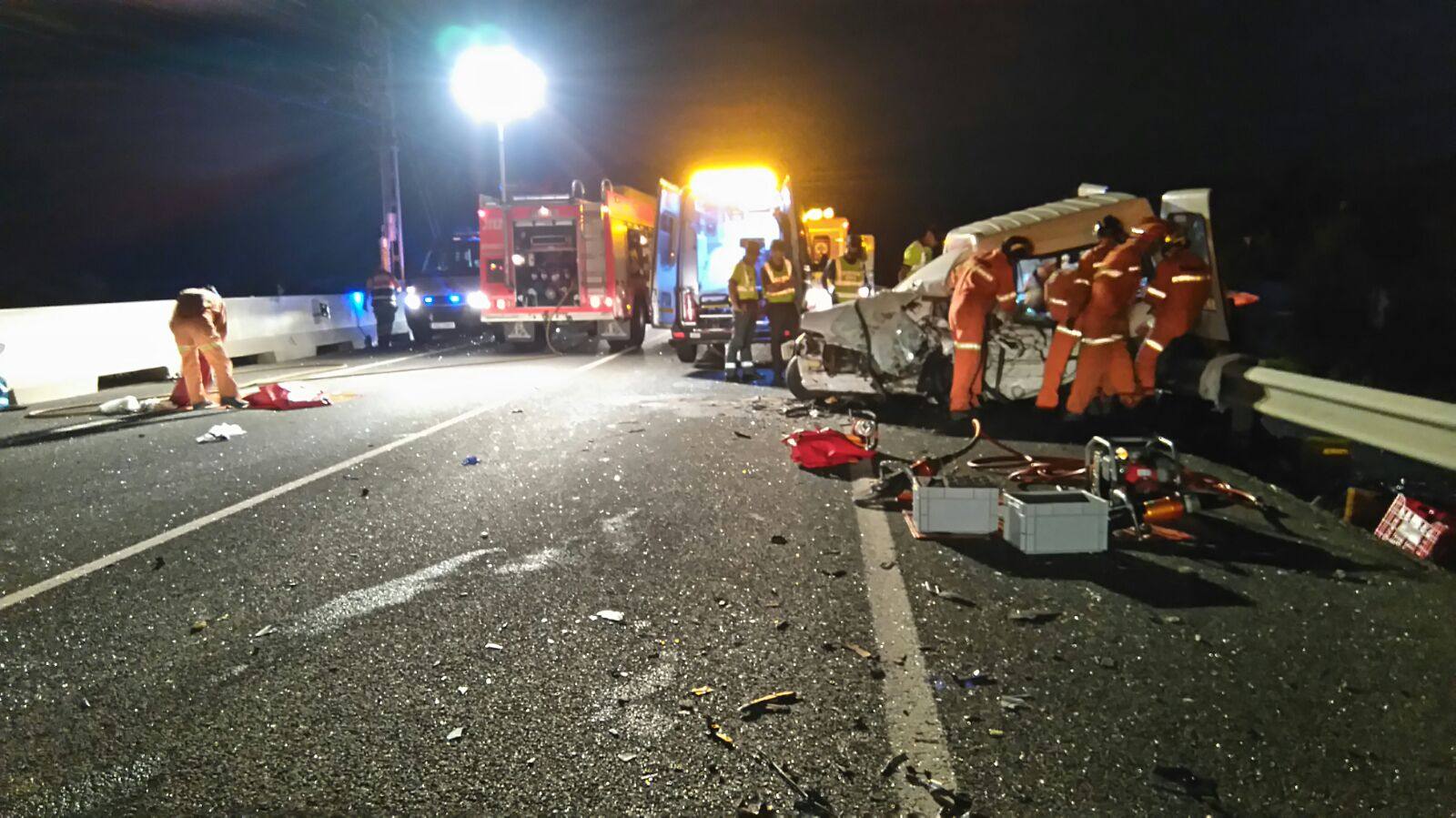 Dos muertos y cinco heridos tras el choque de tres vehículos en Cullera