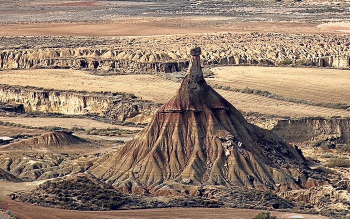 Bardenas Reales, Tuleda. La Blanca. De las dos Bardenas, la Blanca es la más esteparia. Temperaturas extremas en verano y en invierno.