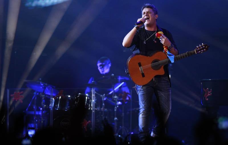 La lluvia da una tregua a Alejandro Sanz