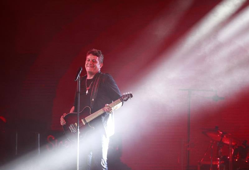 La lluvia da una tregua a Alejandro Sanz