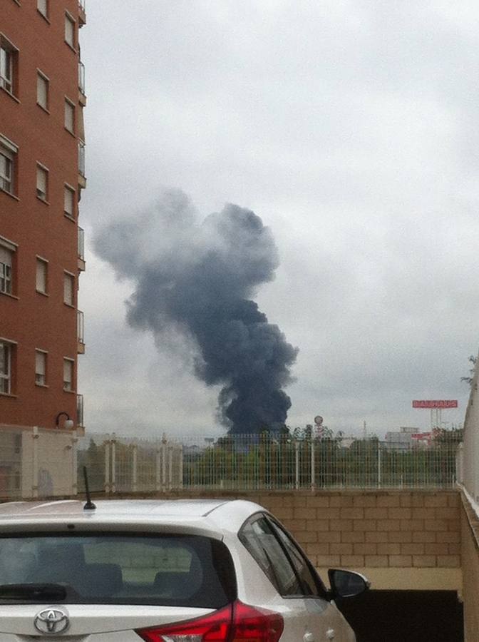 Incendio Industrial en la Pista de Ademuz, a la altura de Paterna