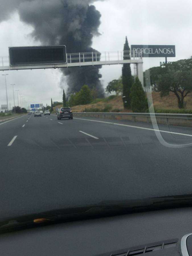 Incendio Industrial en la Pista de Ademuz, a la altura de Paterna