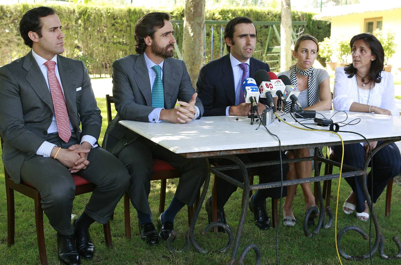 Rueda de prensa ofrecida por los hijos de Ruiz-Mateos tras el anuncio del ingreso en prisión de su padre en 2007.