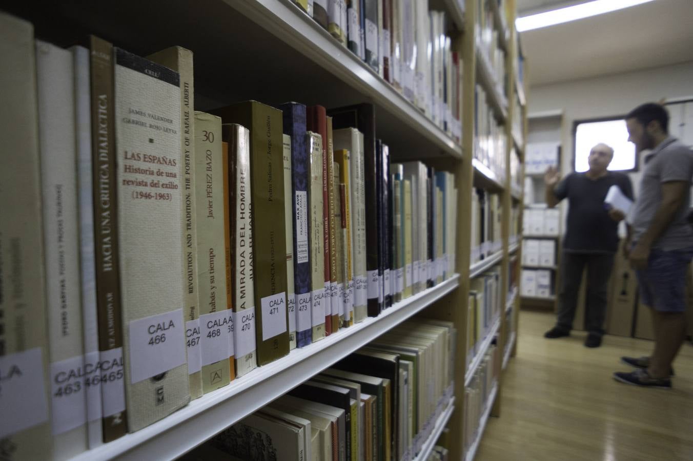 El director de la FMH cede cinco mil libros a la la biblioteca Fernando de Loaces