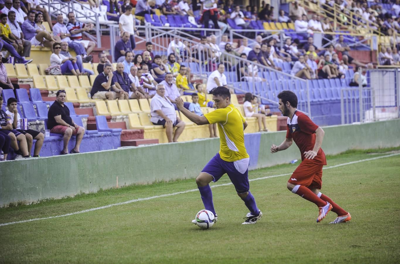 El Orihuela vuelve a encallar en casa