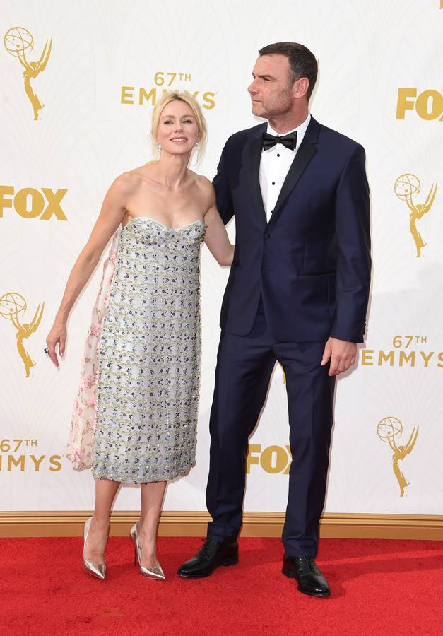 La actriz Naomi Watts y su marido, el actor Liev Schreiber, a su llegada a la gala de los Emmy.