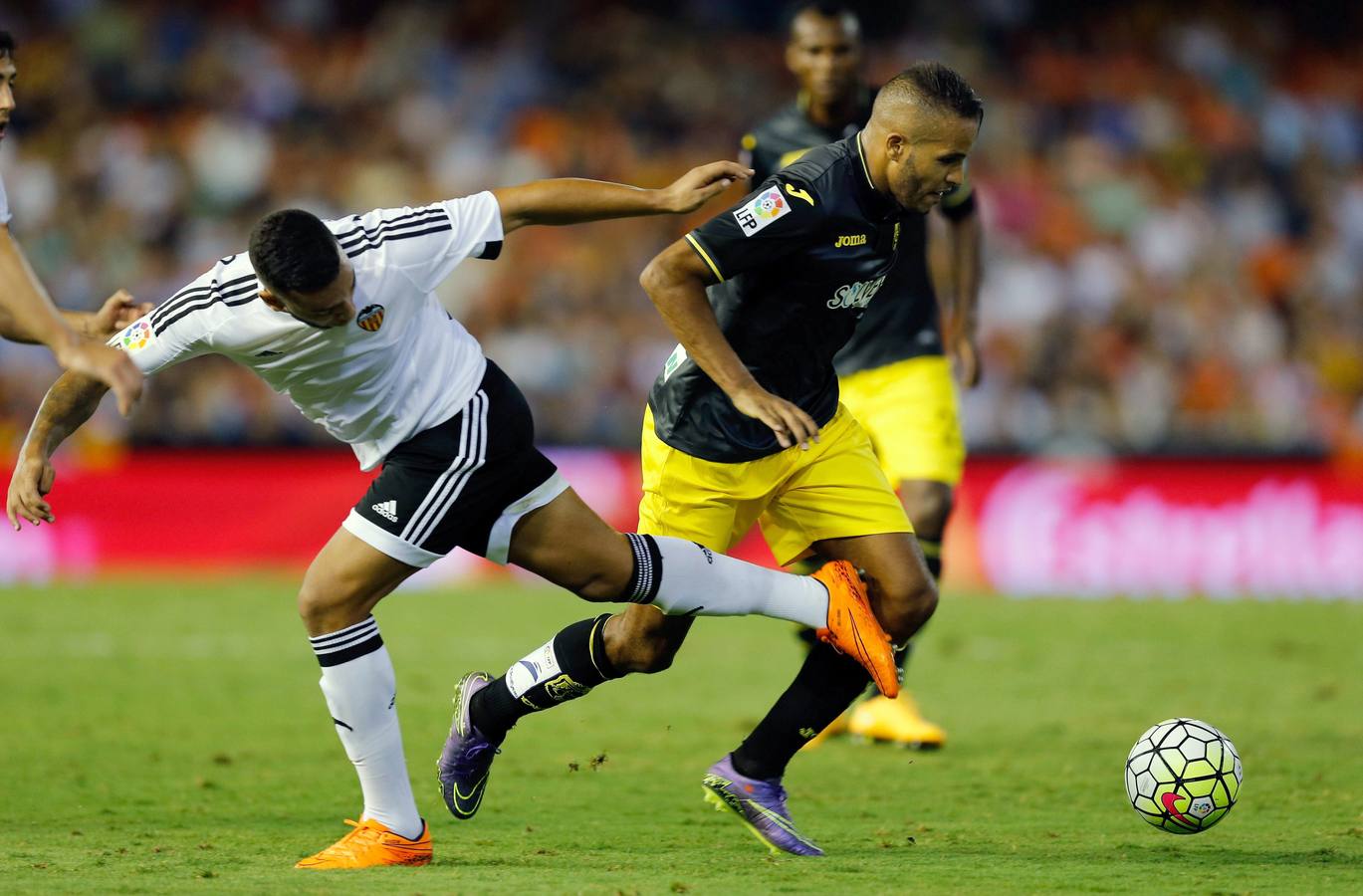 El Valencia recibe al Granada con necesidad de victoria