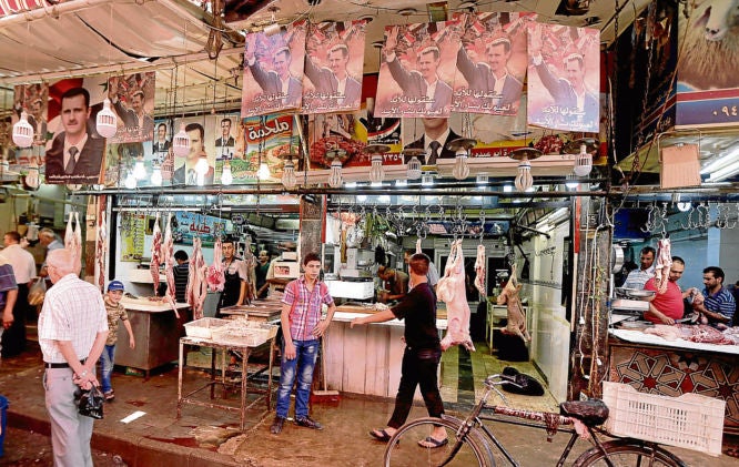 Mercado tradicional de la capital, con más fotos del presidente Bashar al-Assad que corderos.