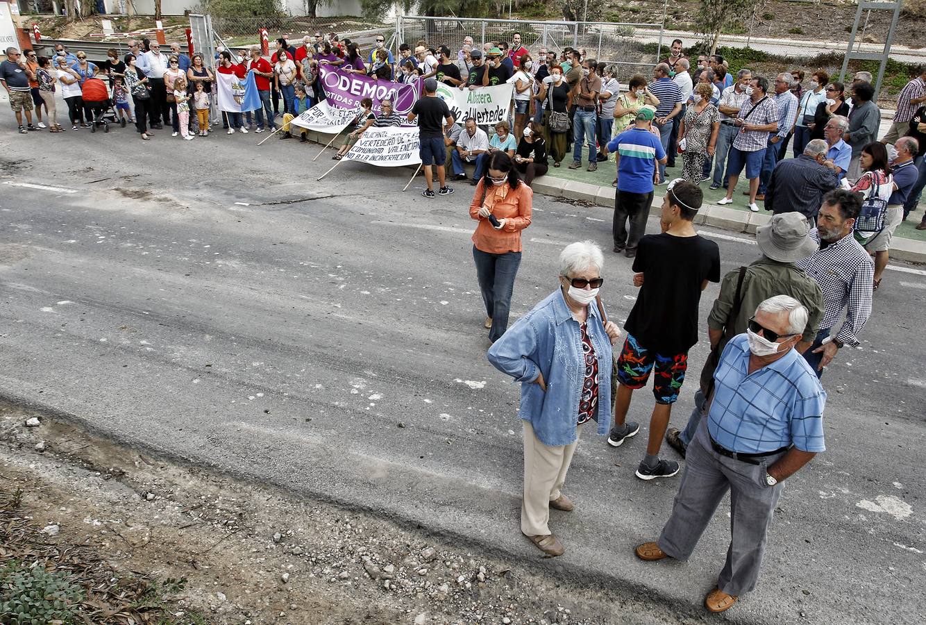 Los vecinos de las partidas protestan contra el mal olor de Fontcalent