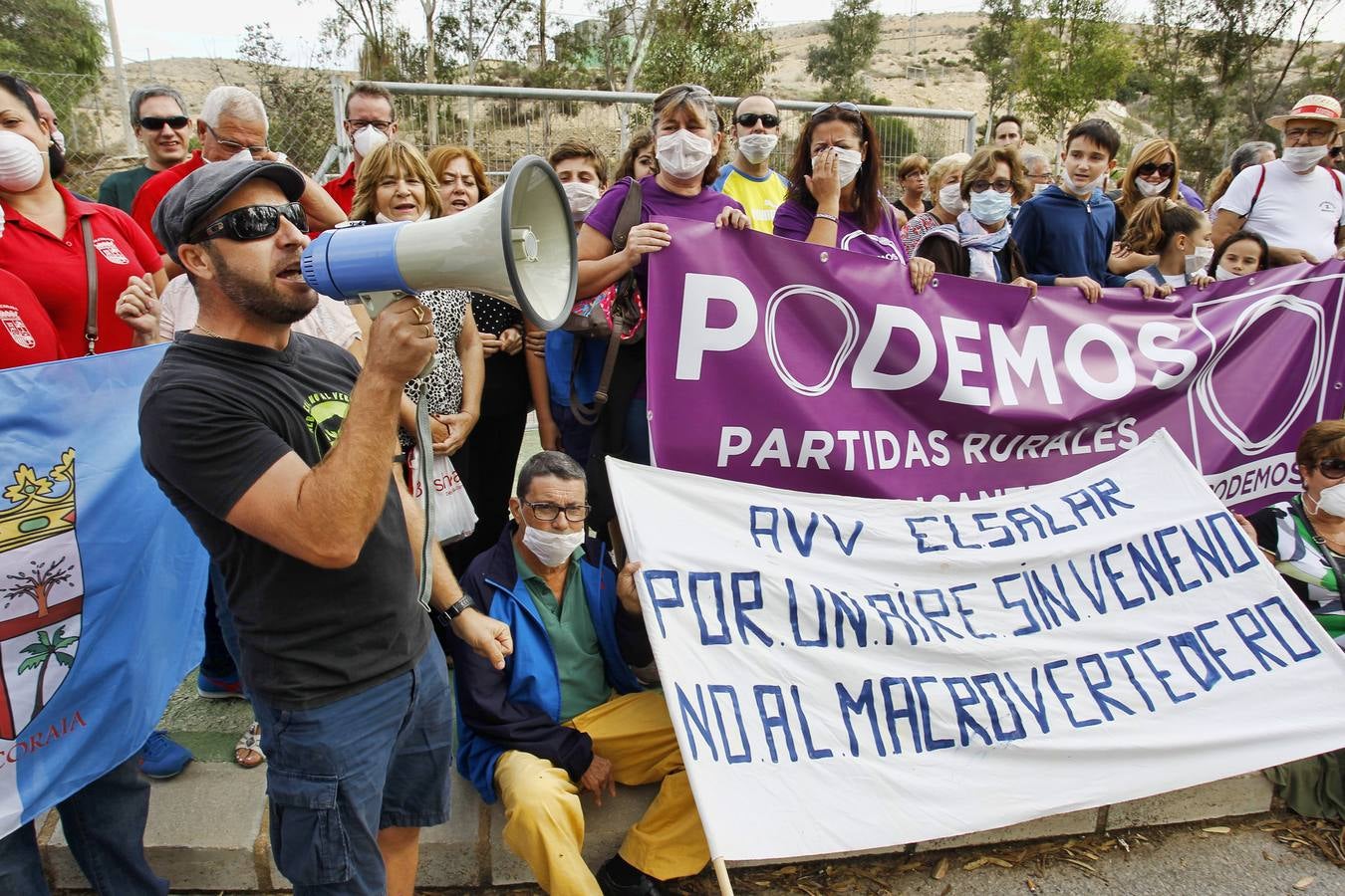 Los vecinos de las partidas protestan contra el mal olor de Fontcalent