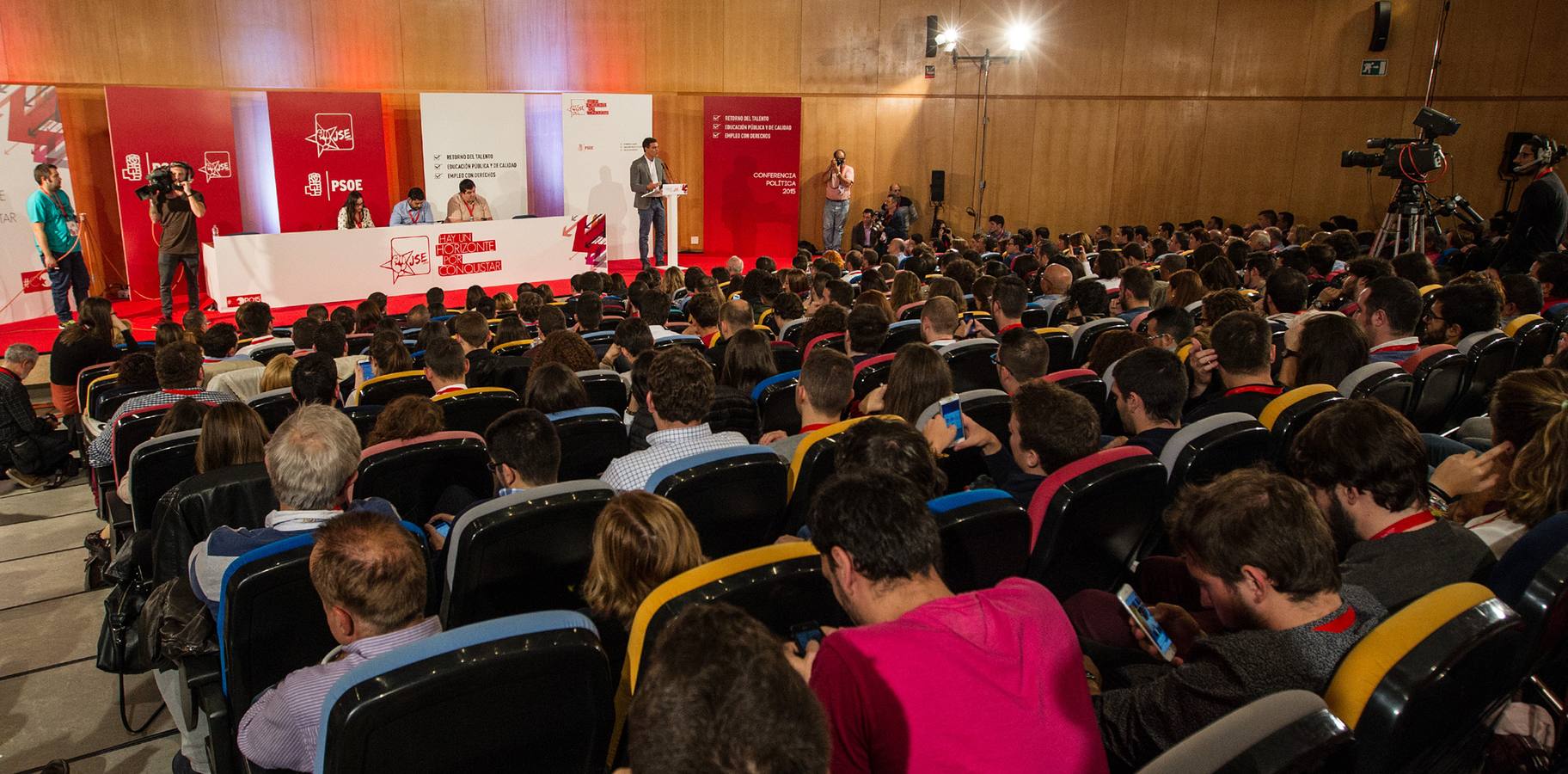 Pedro Sánchez clausura unas jornadas de las Juventudes Socialistas en la UA