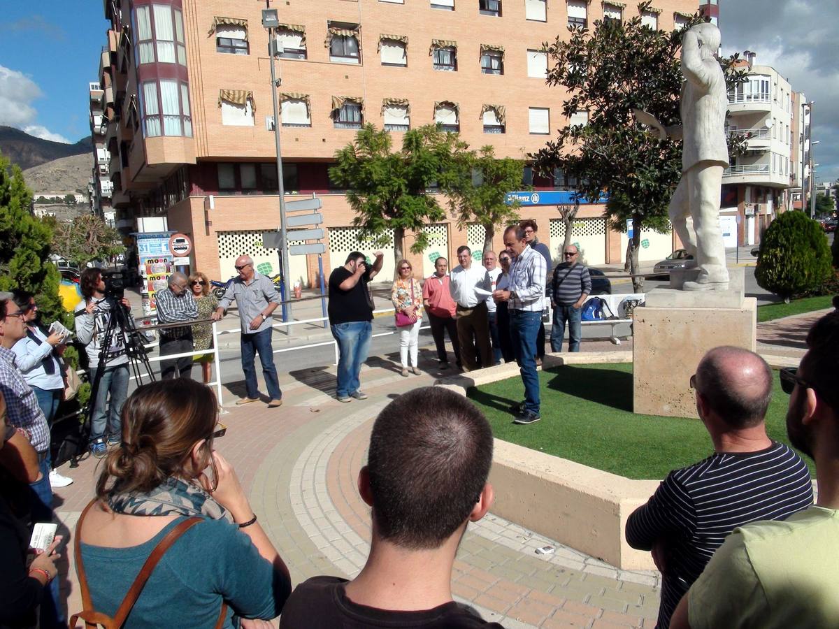 Recuerdo al poeta «a plena luz»