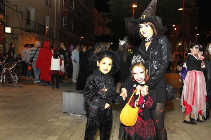 Éxito de la fiesta Halloween en Dènia