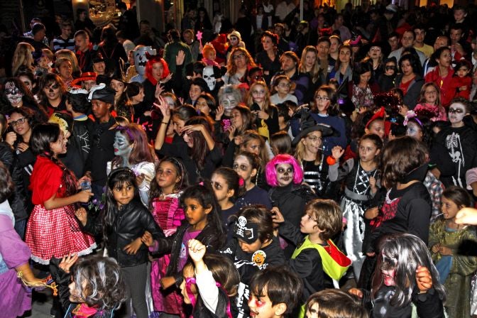 Éxito de la fiesta Halloween en Dènia