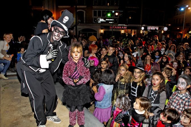 Éxito de la fiesta Halloween en Dènia