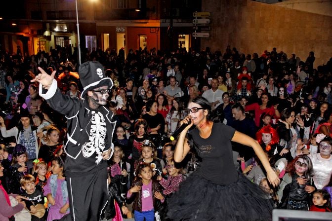 Éxito de la fiesta Halloween en Dènia