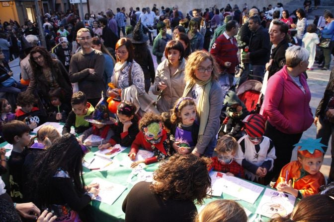 Éxito de la fiesta Halloween en Dènia