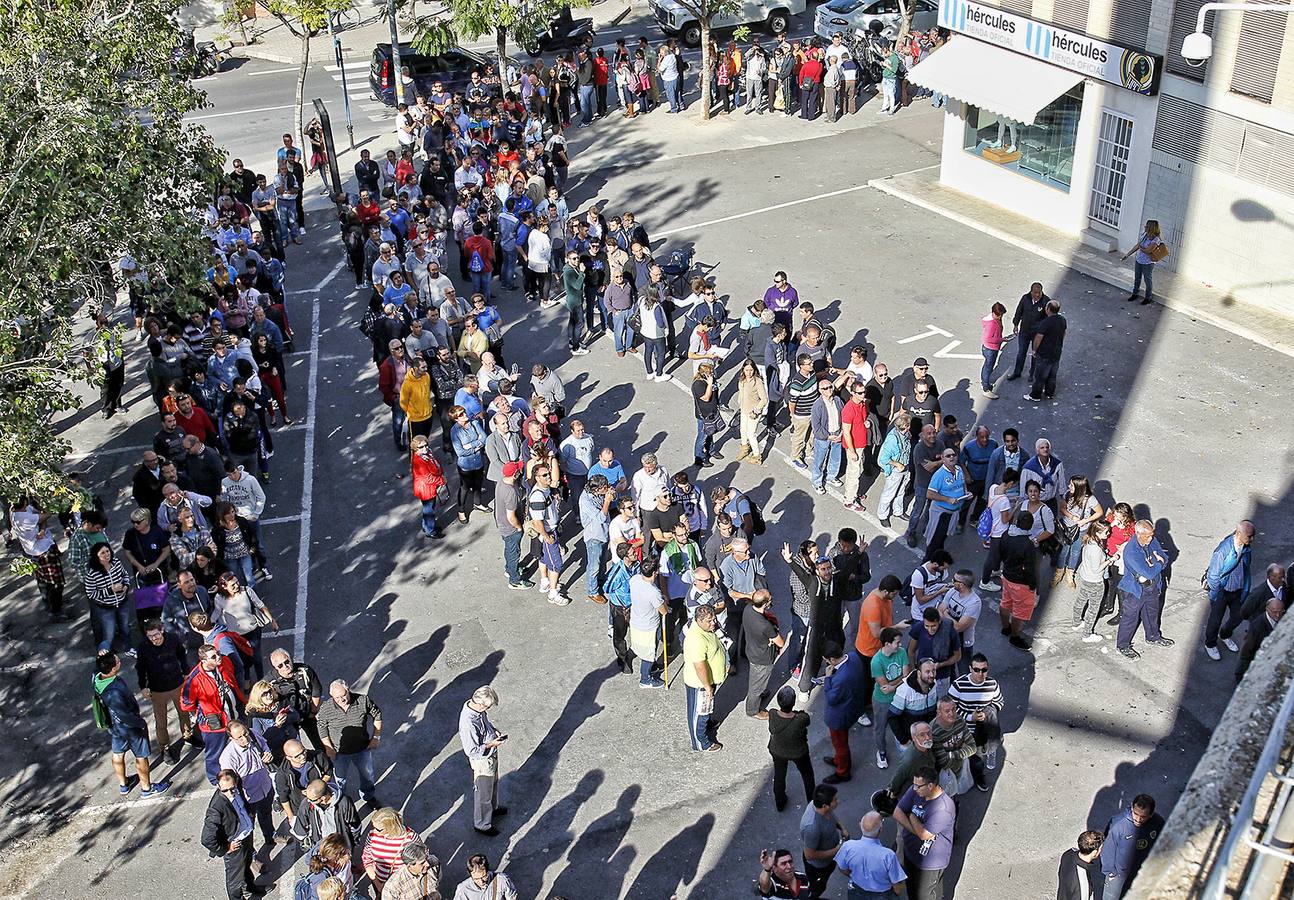 Larga colas para comprar las entradas del amistoso España-Inglaterra