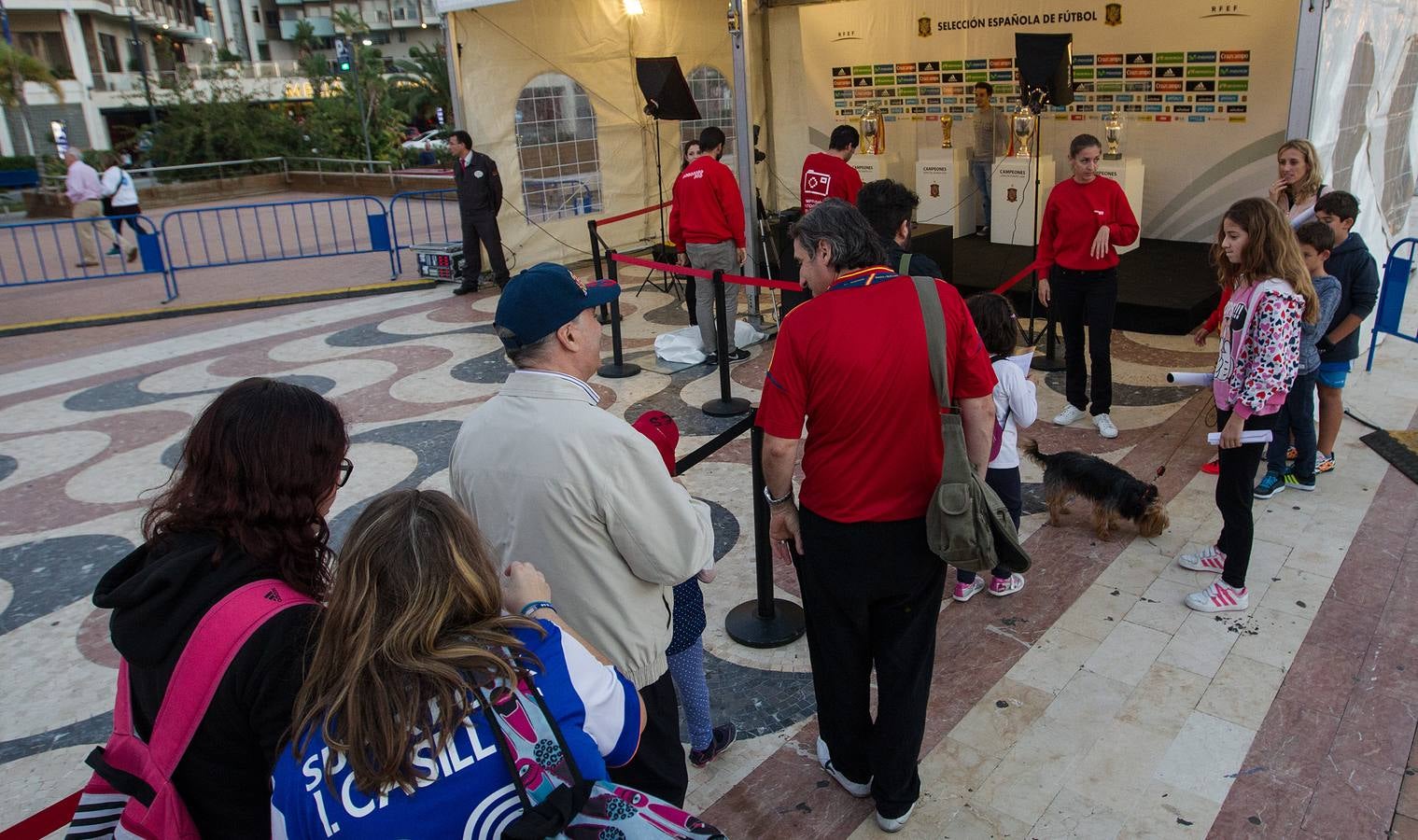 Exposición de las copas que ha ganado la Selección Española de fútbol