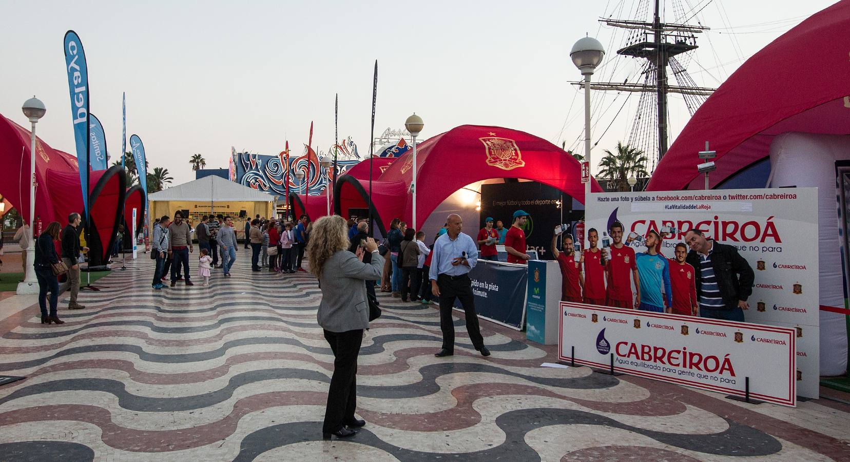 Exposición de las copas que ha ganado la Selección Española de fútbol