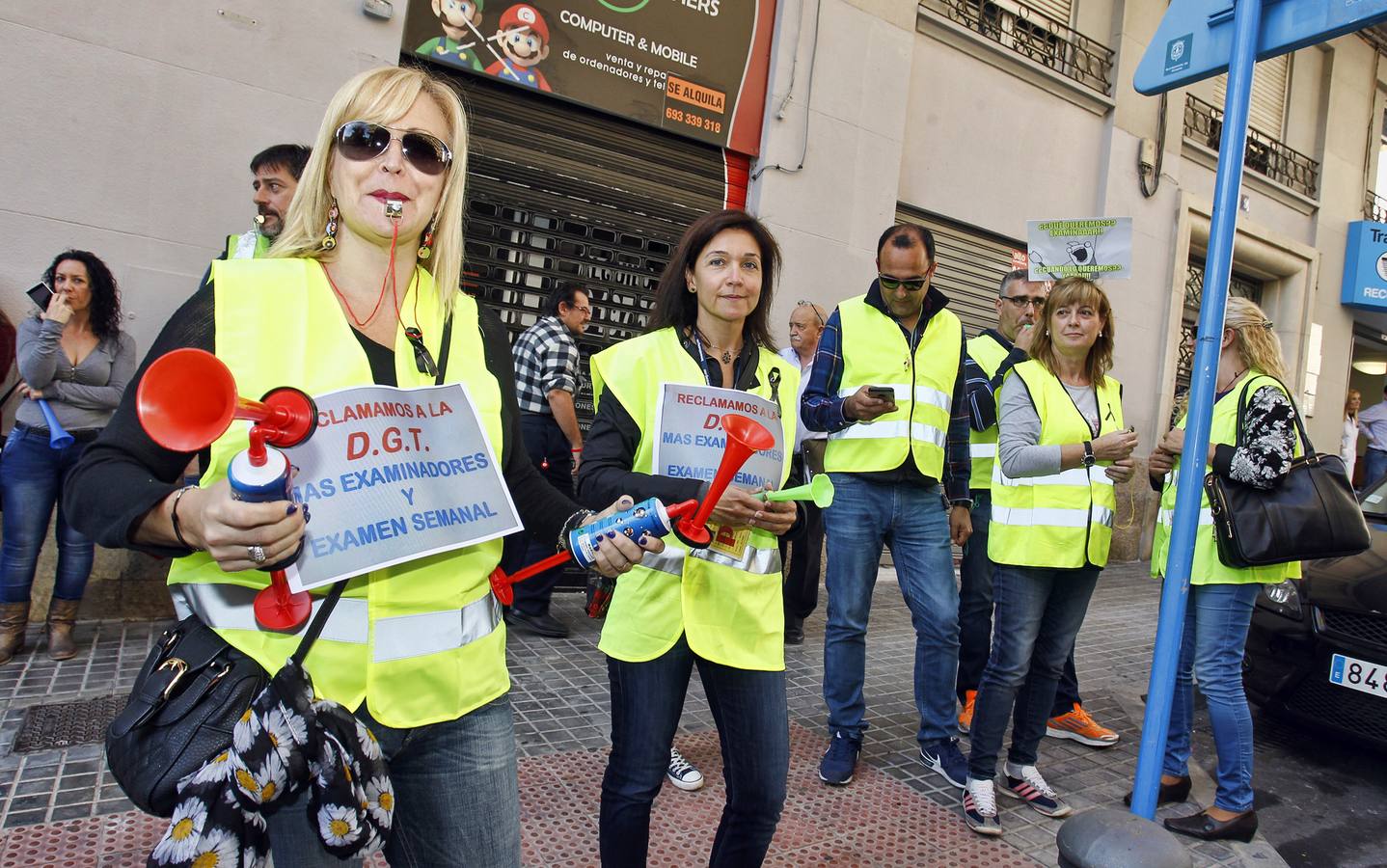 Sentada de los examinadores ante tráfico