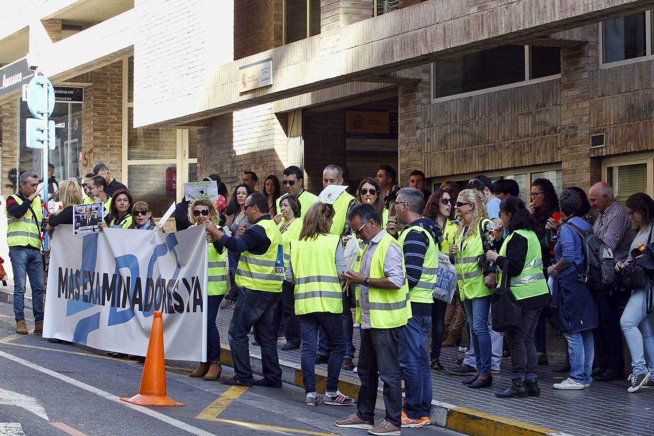 Sentada de los examinadores ante tráfico