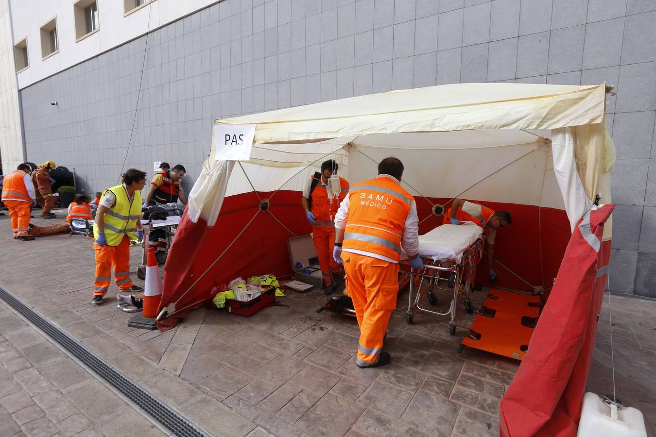 El Colegio de Médicos de Valencia acoge un simulacro de terremoto en la ciudad