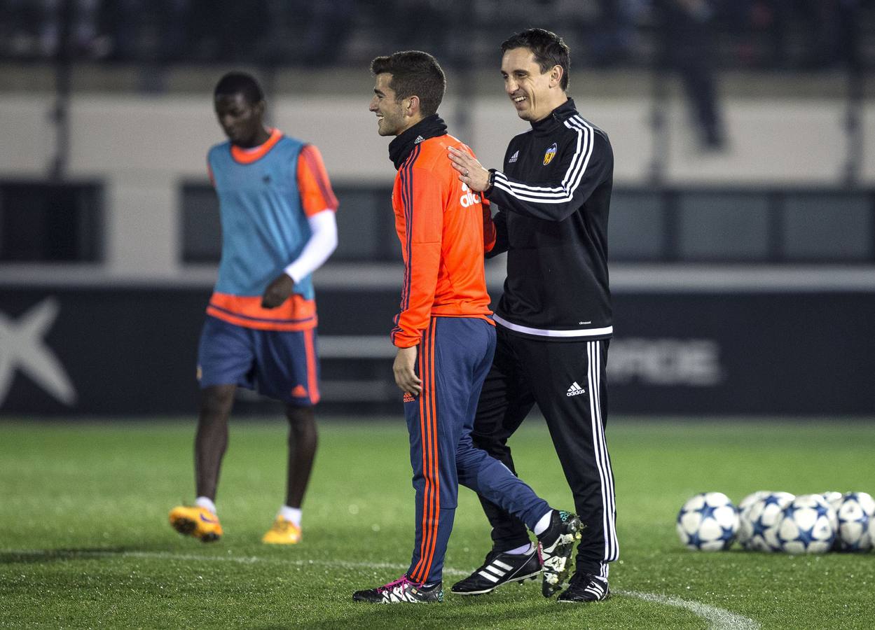El primer entrenamiento de Gary Neville, en imágenes