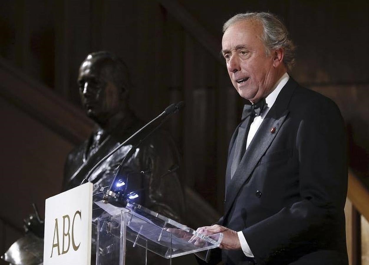 El dibujante Javier Barcáiztegui 'Barca', durante su intervención tras recibir el galardón Mingote en la entrega de los Premios Internacionales de Periodismo del diario ABC.