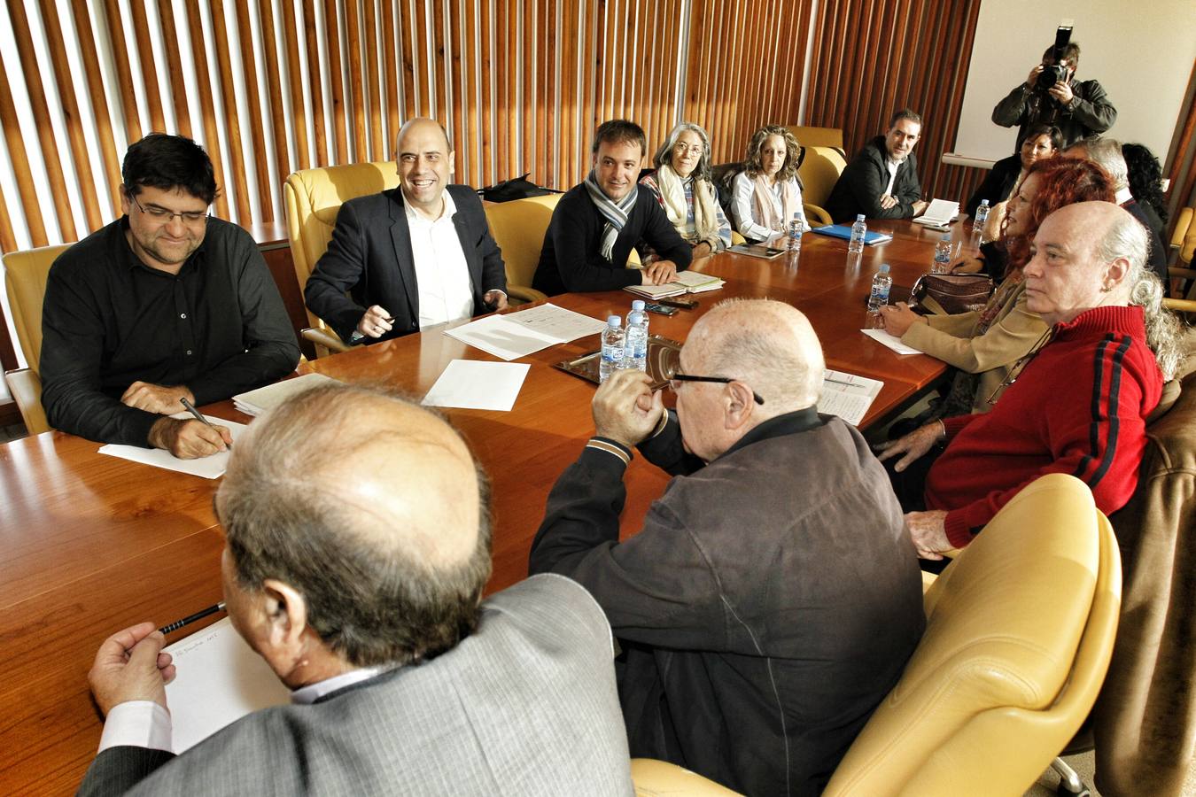 Mesa de diálogo sobre las terrazas y veladores en Alicante