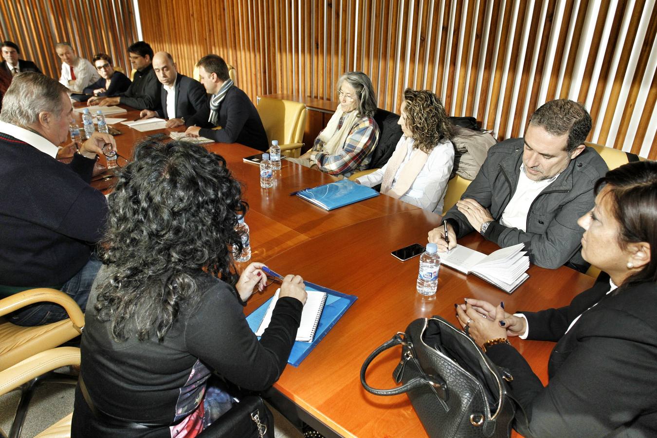 Mesa de diálogo sobre las terrazas y veladores en Alicante