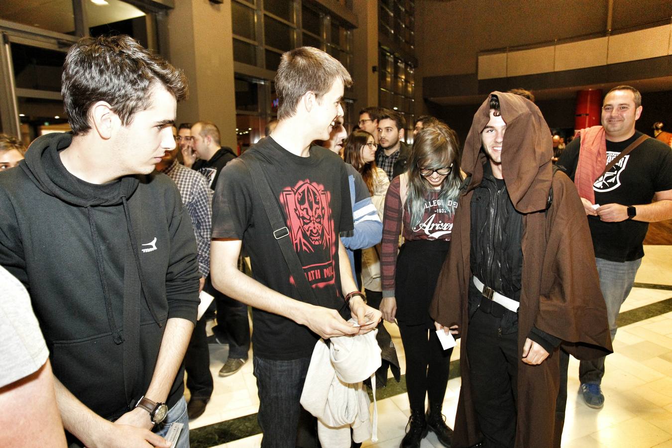 Colas en el estreno de &#039;Star Wars&#039; en Alicante