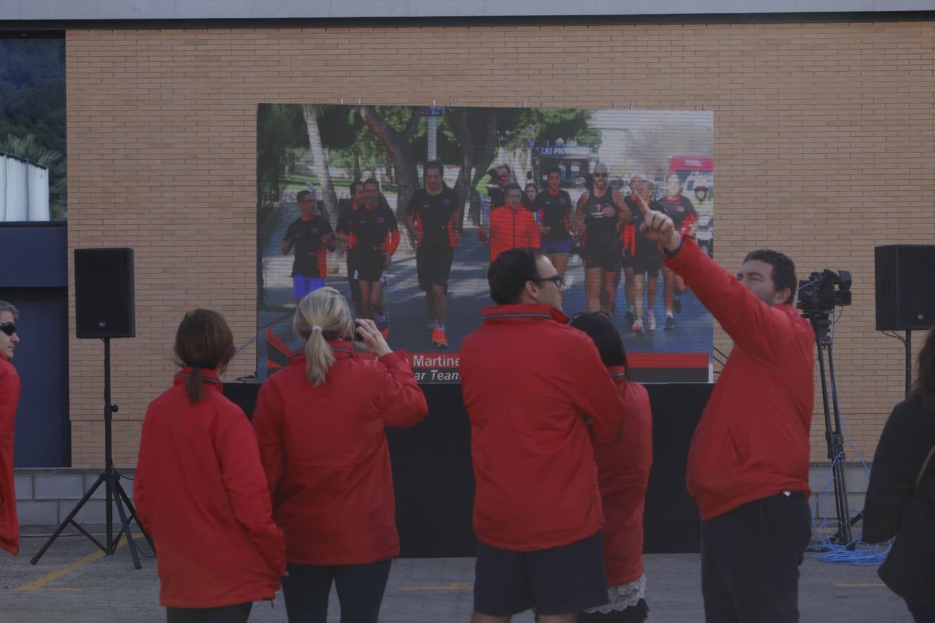 La pantalla. La etapa pudo contemplarse desde meta a través de una gran pantalla.. 