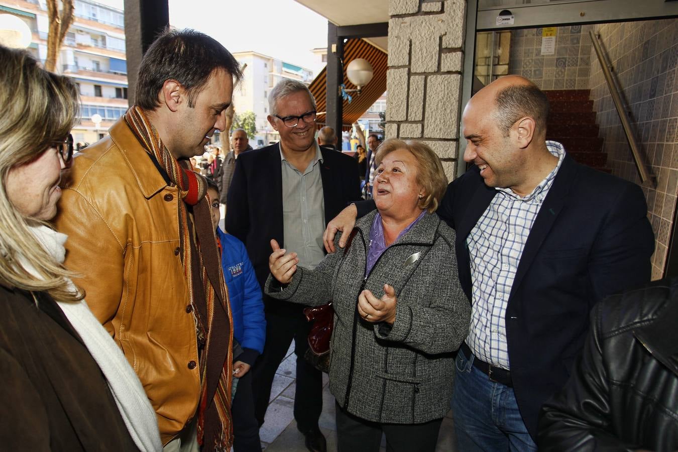 Echávarri visita las galerias de la plaza Argel