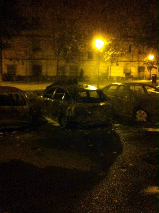 Arden diez vehículos en la calle Poeta Andrés de Valencia