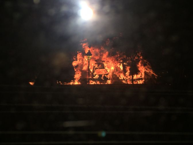 Arden diez vehículos en la calle Poeta Andrés de Valencia