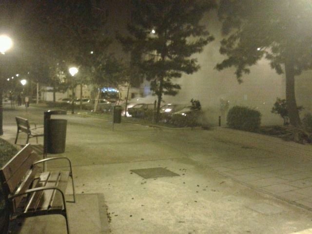 Arden diez vehículos en la calle Poeta Andrés de Valencia