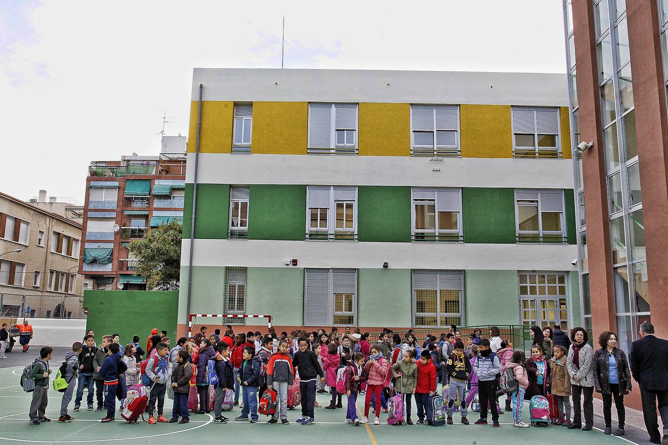 Los niños vuelven al colegio Manjón Cervantes tras siete años de &#039;exilio