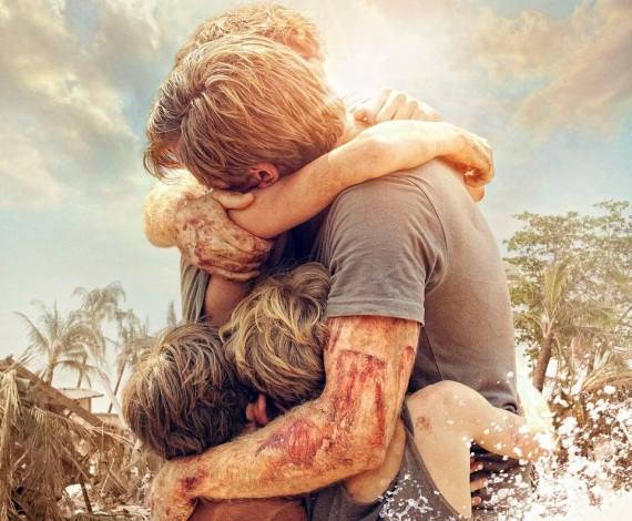 Lo imposible (2012). En las Navidades de 2004, María (Naomi Watts) y su marido Henry (Ewan McGregor) acudieron a Tailandia junto a sus tres hijos: Lucas (Tom Holland), Thomas (Samuel Joslin) y Simon (Oaklee Pendergast). Todo cambió la mañana del 26 de diciembre, cuando las olas del tsunami engulleron a la familia y todo se dispersaron en direcciones opuestas.