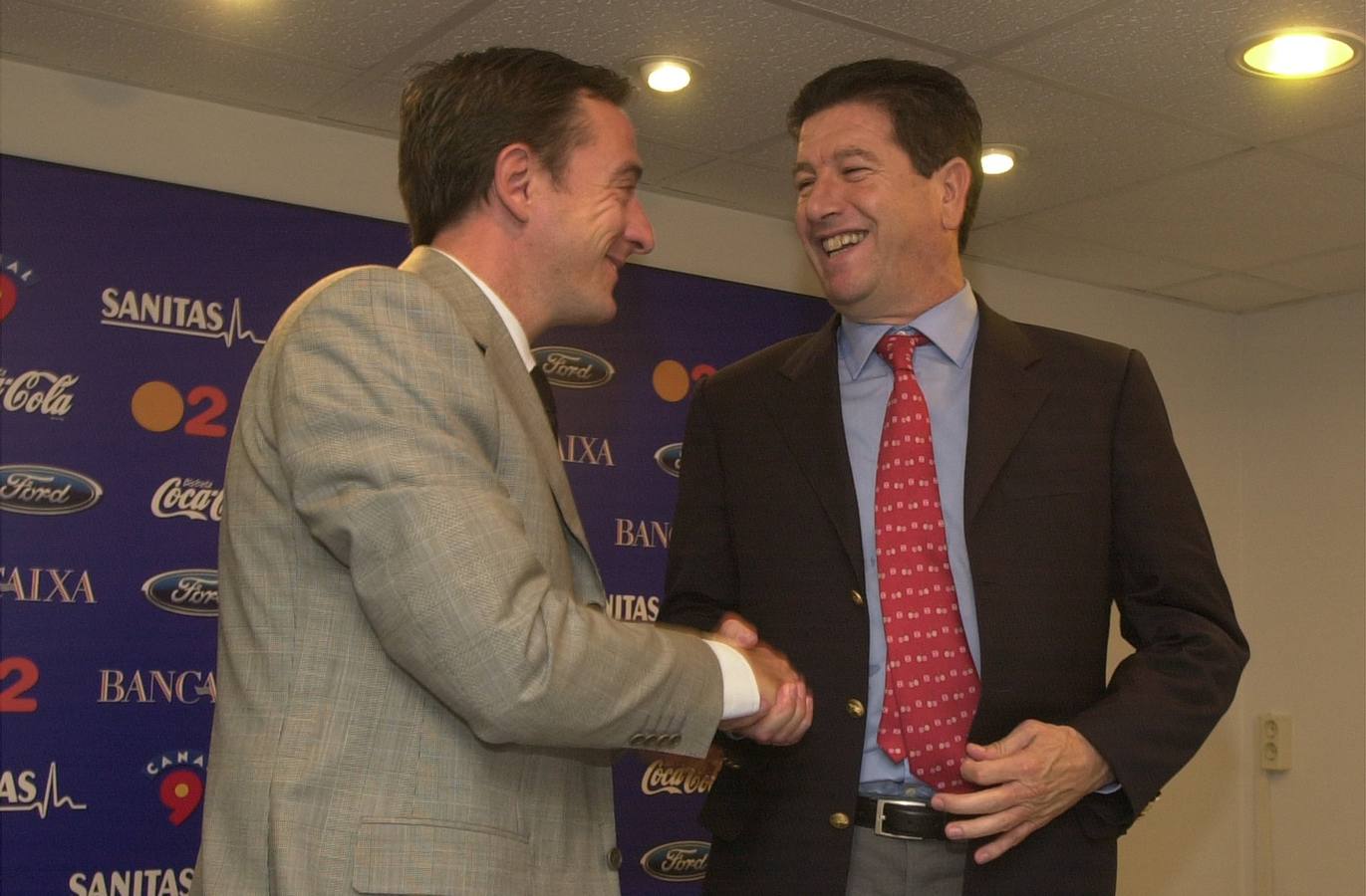 Con Jaume Ortí, durante su presentación como director deportivo del Valencia, en septiembre de 2002. 